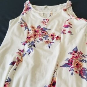 Dress Flowy Dress just above Knee